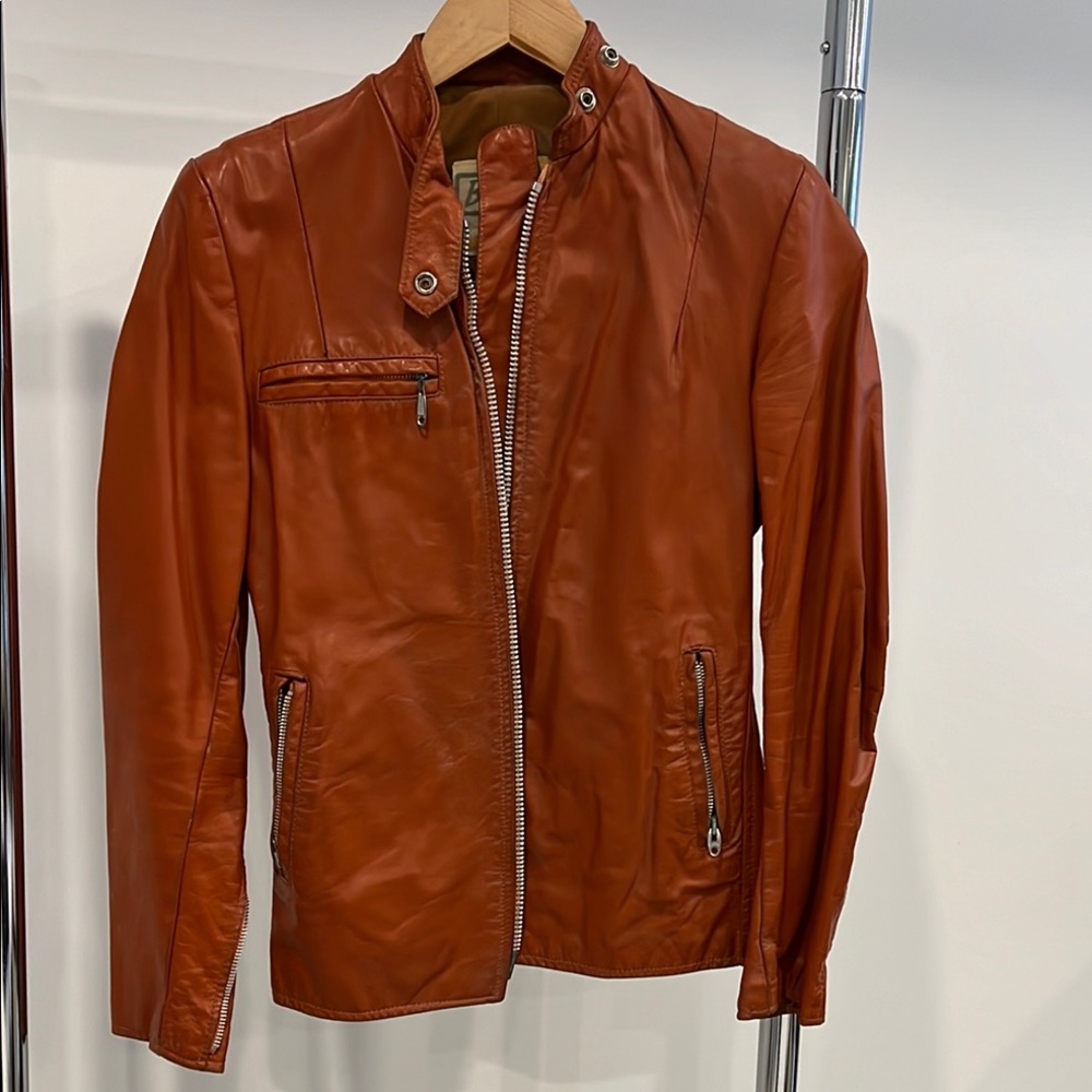 Brown Leather Motorcycle Jacket with Fitted Silhouette and Distressed Finish